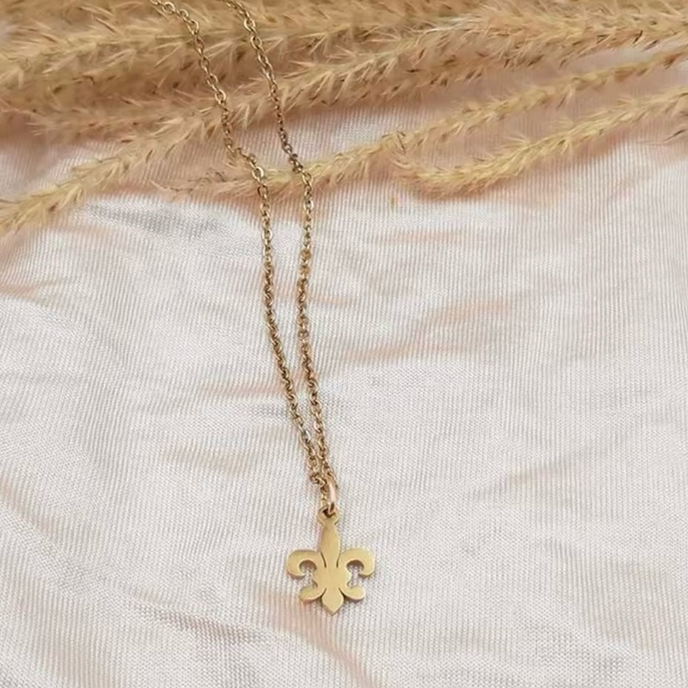 Gold Fleur-de-Lis Pendant Necklace